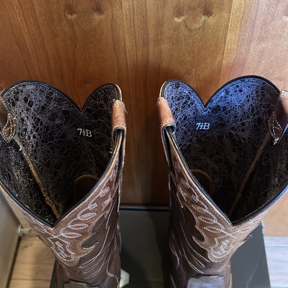 Ariat Western Boots only worn 2x for brief periods! - Picture 3 of 7
